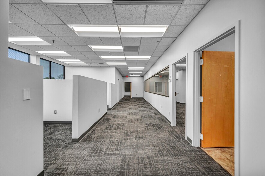 More Photos Of 290 Roberts St, East Hartford Office For Lease