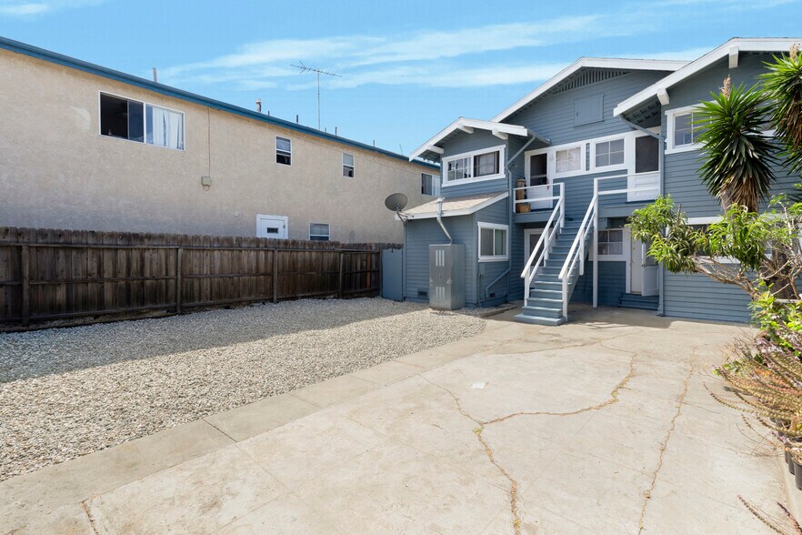 More Photos Of 372 W 11th St, San Pedro Apartments For Sale