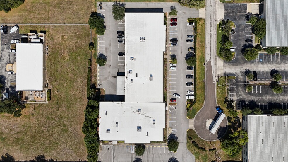 More Photos Of 6925 112th Cir N, Largo Office Residential For Lease