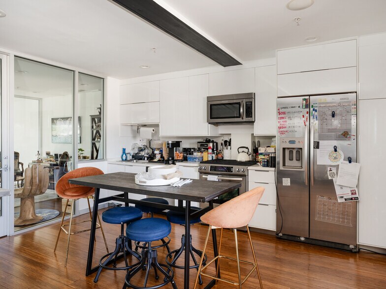 More Photos Of 215 California St, El Segundo Office For Lease