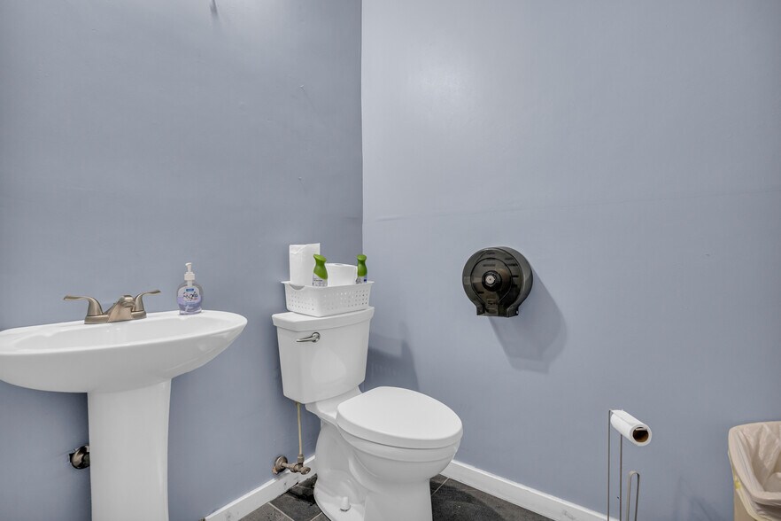 More Photos Of 252 Komplex Dr, Carnesville Warehouse For Sale