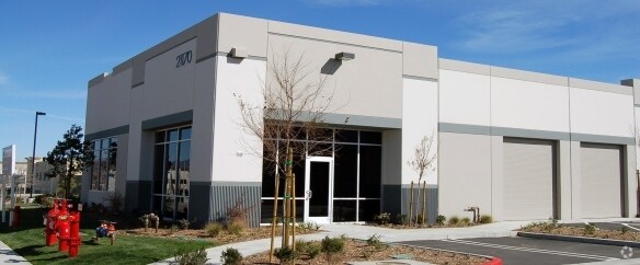 More Photos Of 21170 Centre Pointe Pky, Santa Clarita Warehouse For Lease