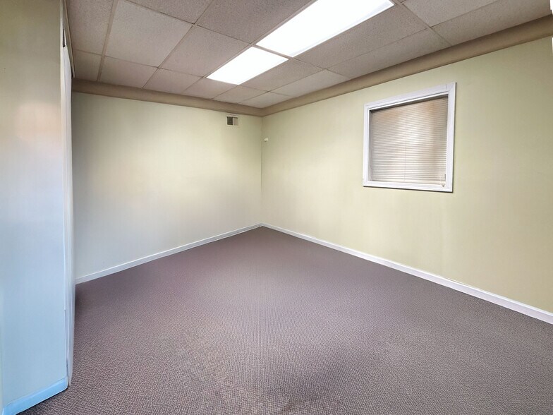More Photos Of , Gaithersburg Office For Sale