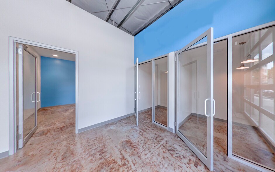 More Photos Of 100-112 SW 6th St, Gainesville Office For Lease