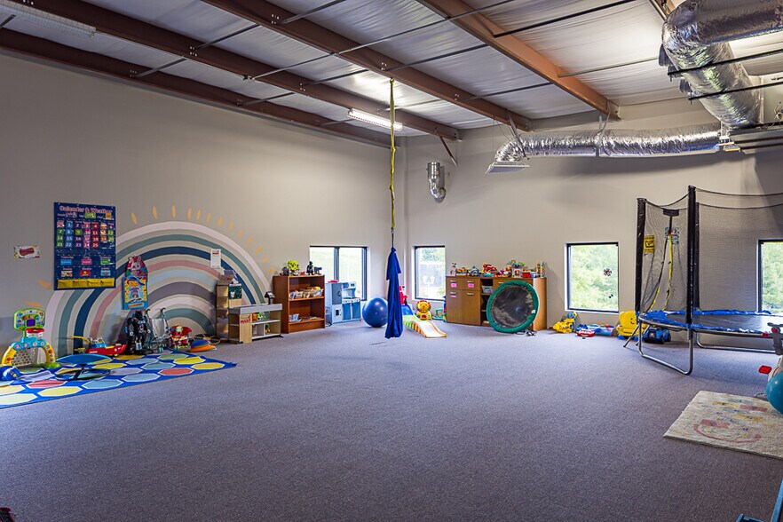 More Photos Of 110 Corporate Dr, Johnson City Office For Sale