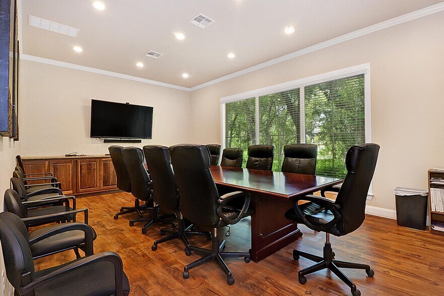 More Photos Of 8122 Whisper Oak, San Antonio Office For Sale