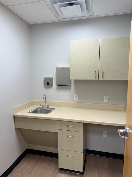 More Photos Of 85 Worcester Rd, Framingham Medical For Lease