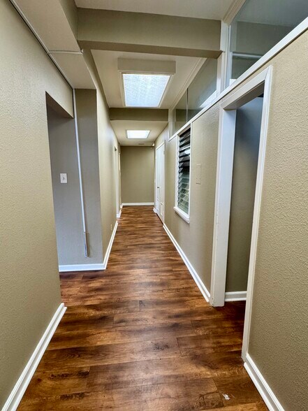 More Photos Of 611 N Esplanade St, Cuero Medical For Sale