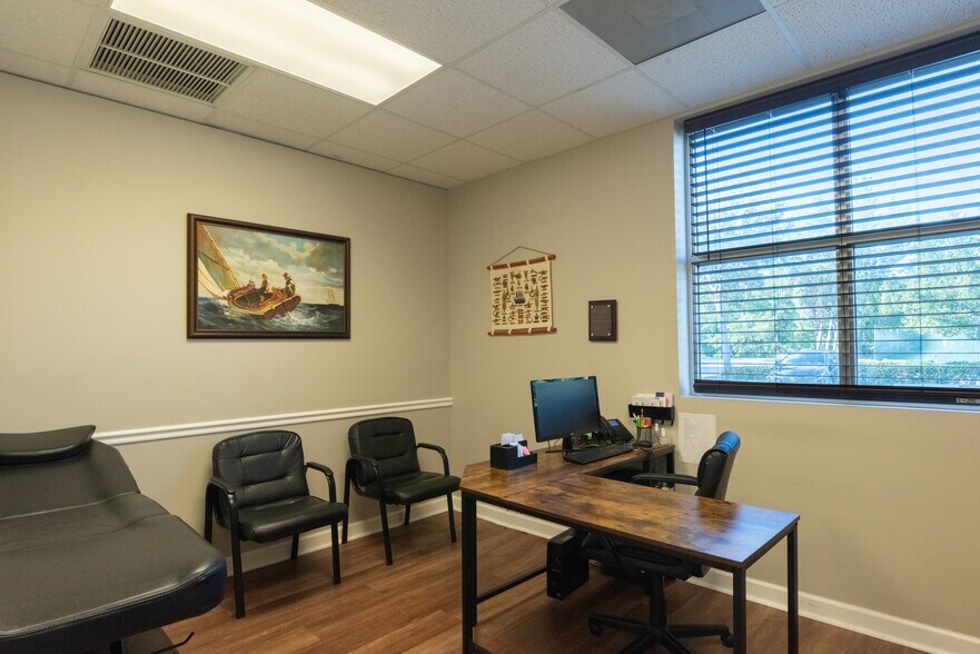 More Photos Of 12959 Palms West Dr, Loxahatchee Medical For Sale