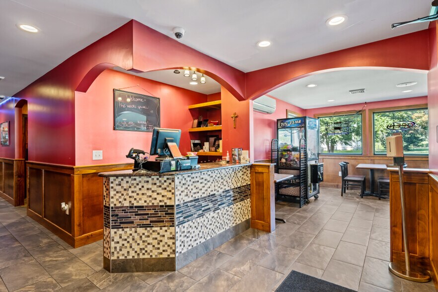 More Photos Of 5626 W Lincoln Hwy, Parkesburg Restaurant For Sale