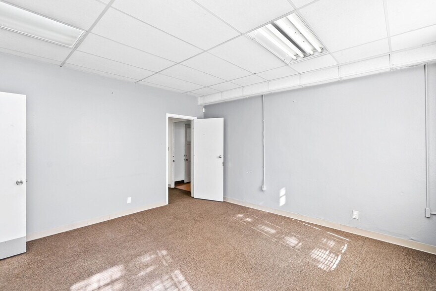 More Photos Of 1701 W Woodlawn Ave, San Antonio Religious Facility For Sale
