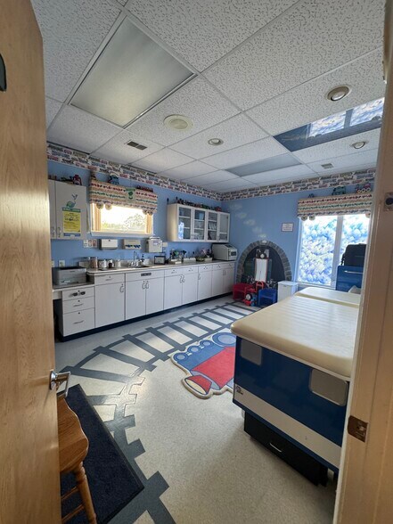 More Photos Of 71 Mack Walters Rd, Shelbyville Medical For Lease