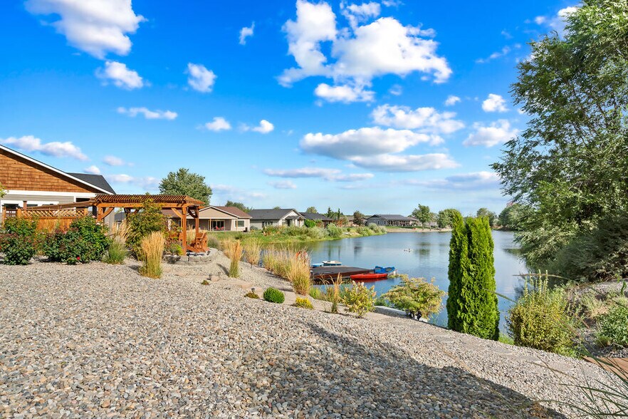 More Photos Of 701 Fountain Blvd, Zillah Hotel For Sale