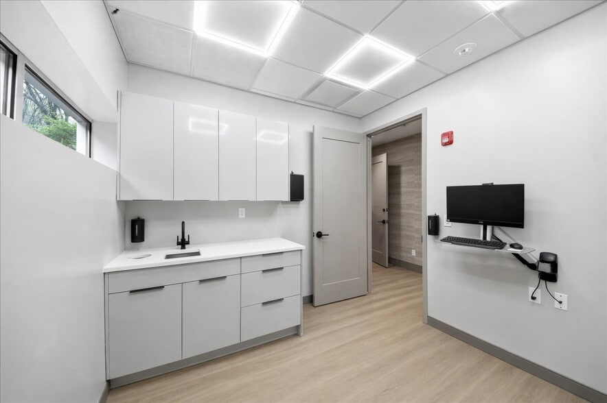 More Photos Of 860 Central Park Ave, Scarsdale Bank For Lease