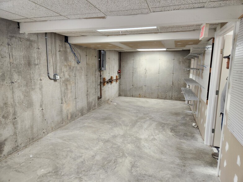 More Photos Of 5124 Warren Rd, Imperial Office For Sale