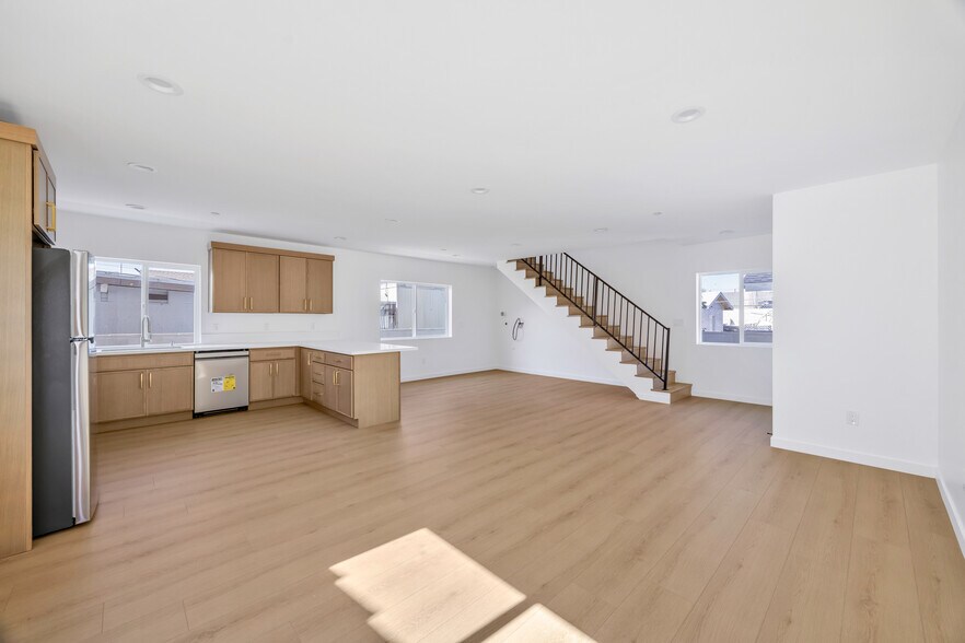 More Photos Of 10905 Dalerose Ave, Inglewood Multifamily For Sale