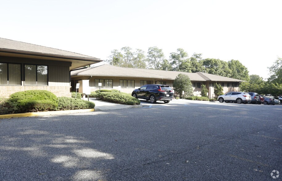 Primary Photo Of 1150 Portion Rd, Holtsville Medical For Lease