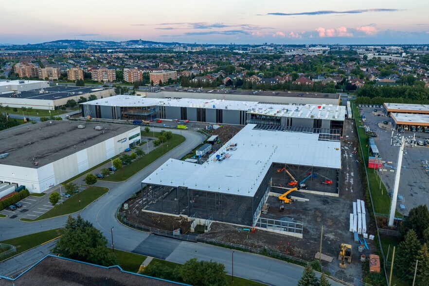 More Photos Of 3555 Rue Sartelon, Saint-Laurent Unknown For Lease