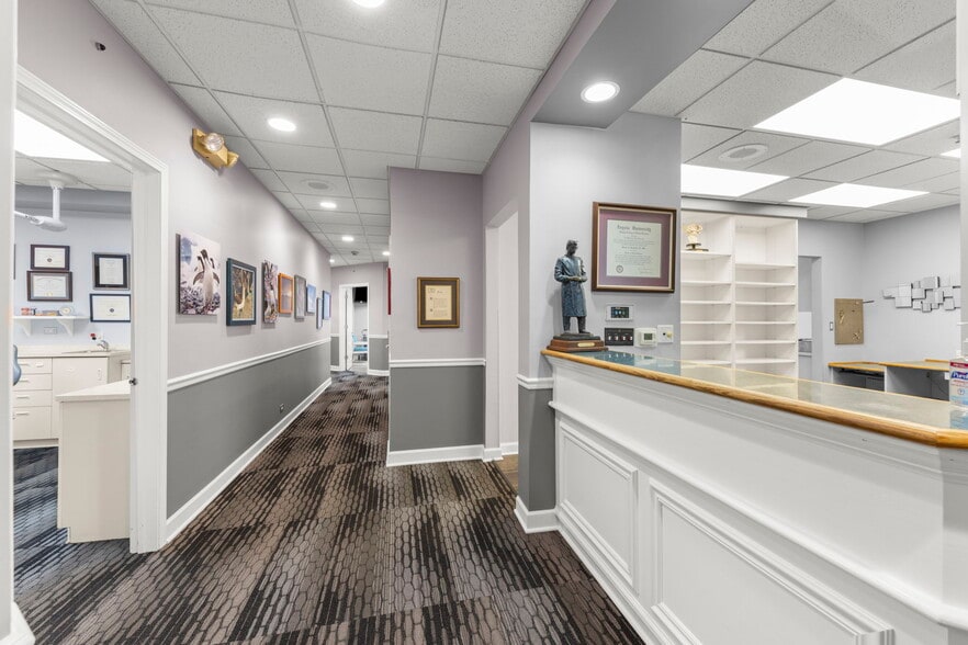 More Photos Of 405 S Main St, Naperville Medical For Lease