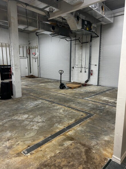 More Photos Of 17041 Alico Commerce Ct, Fort Myers Light Manufacturing For Sale