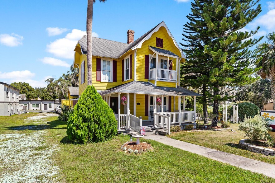 More Photos Of 1024 W Main St, Leesburg Storefront Retail Residential For Sale