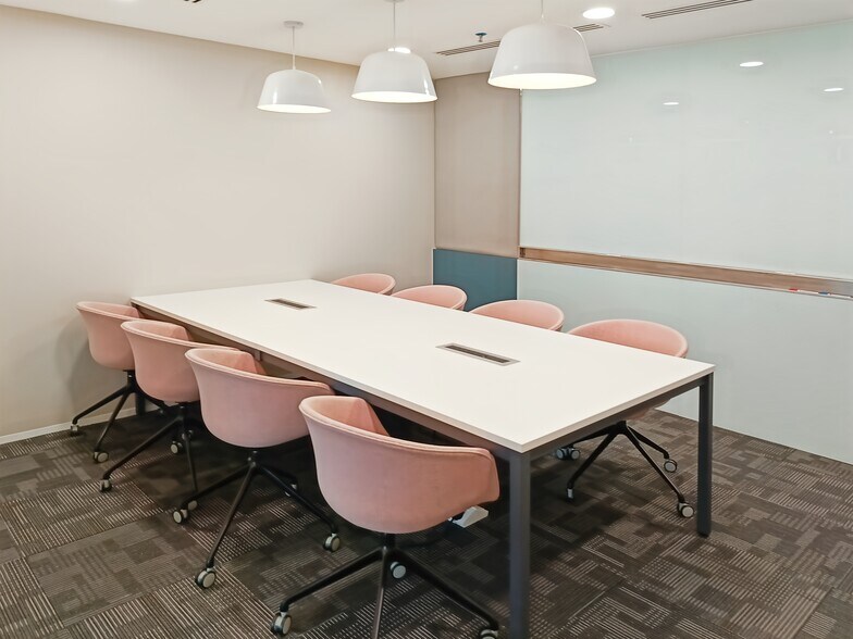 More Photos Of 400 White Oaks Blvd, Bridgeport Coworking Space