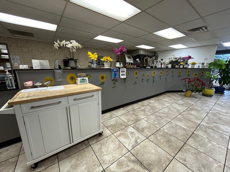 More Photos Of 1460 Renaissance Dr, Park Ridge Unknown For Sale