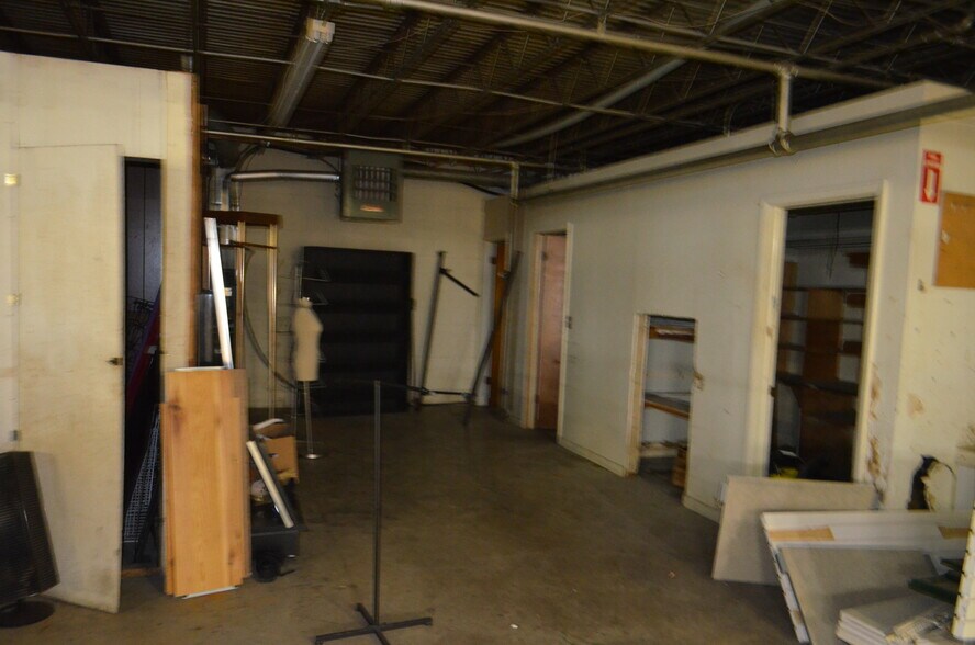 More Photos Of 316-326 Eureka Ave, Berryville Supermarket For Lease