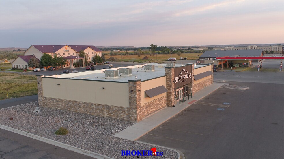 More Photos Of 2010 N Federal Blvd, Riverton Freestanding For Lease