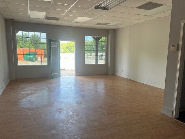 More Photos Of 511 Settlement Rd, Gray General Retail For Lease