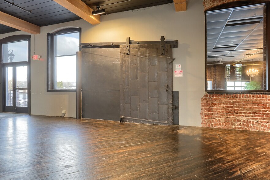 More Photos Of 124 N. 5th Street, Lebanon Warehouse For Sale