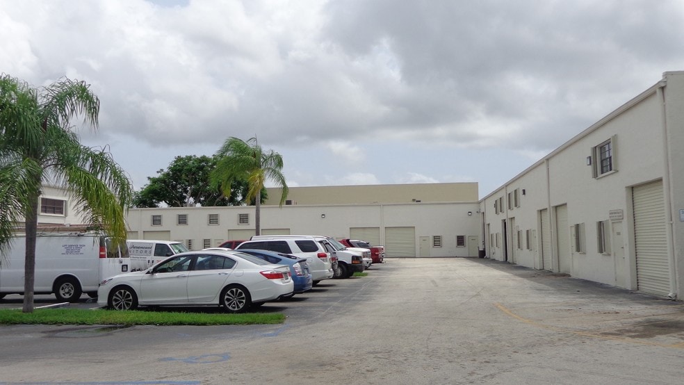 More Photos Of 13977-13981 SW 140th St, Miami Light Distribution For Sale
