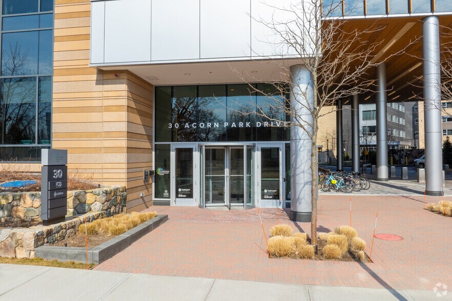 More Photos Of 20-30 Acorn Park Dr, Cambridge Office For Sale