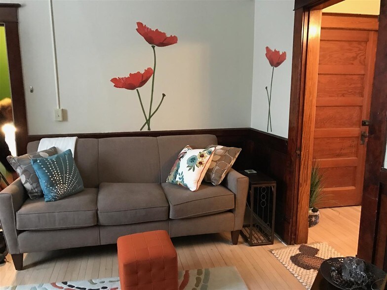 More Photos Of 42 Central St, Newport Flex For Lease