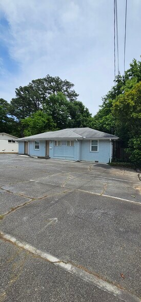 More Photos Of 3223 Shallowford Rd, Atlanta Office For Lease