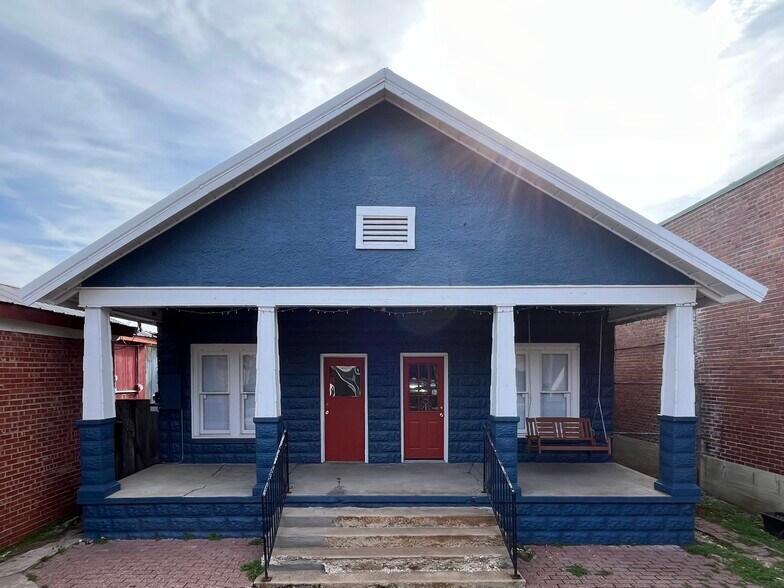 Primary Photo Of 304 N Muskogee Ave, Tahlequah Specialty For Lease