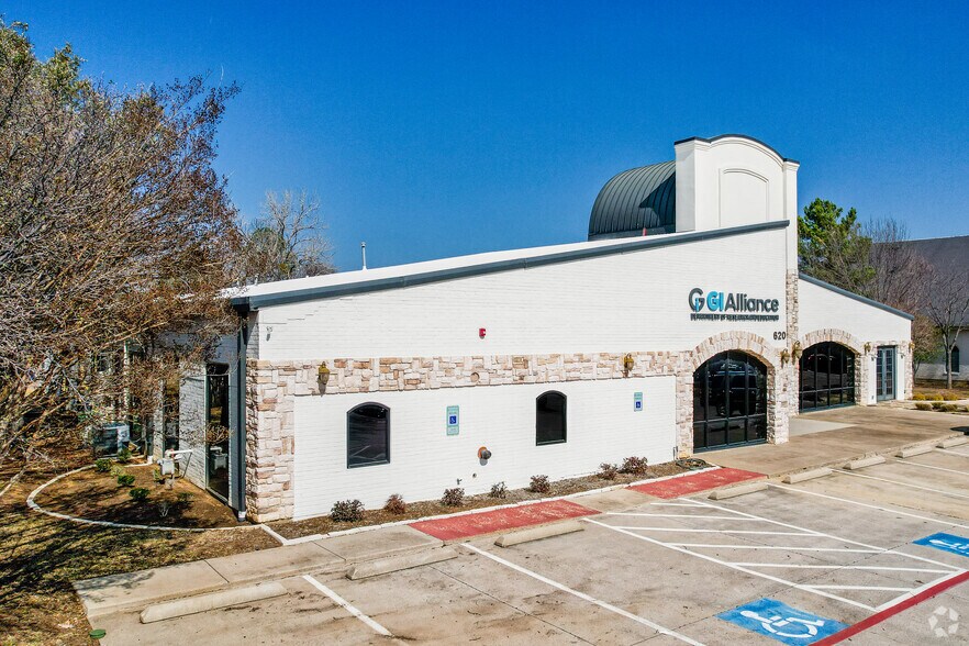 Primary Photo Of 620 E Southlake Blvd, Southlake Medical For Lease