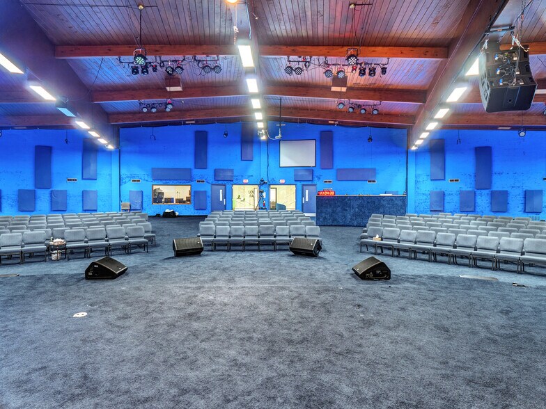 More Photos Of 824 W Pipeline Rd, Hurst Religious Facility For Sale