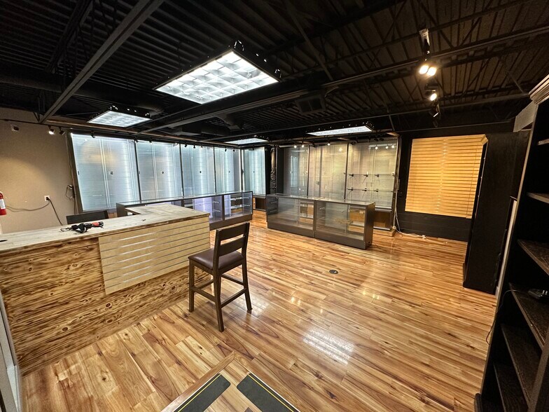 More Photos Of 6901-6955 Broadway, Denver Flex For Sale