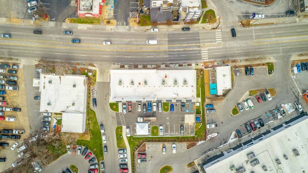 More Photos Of 306 Cherokee Blvd, Chattanooga Bank For Sale