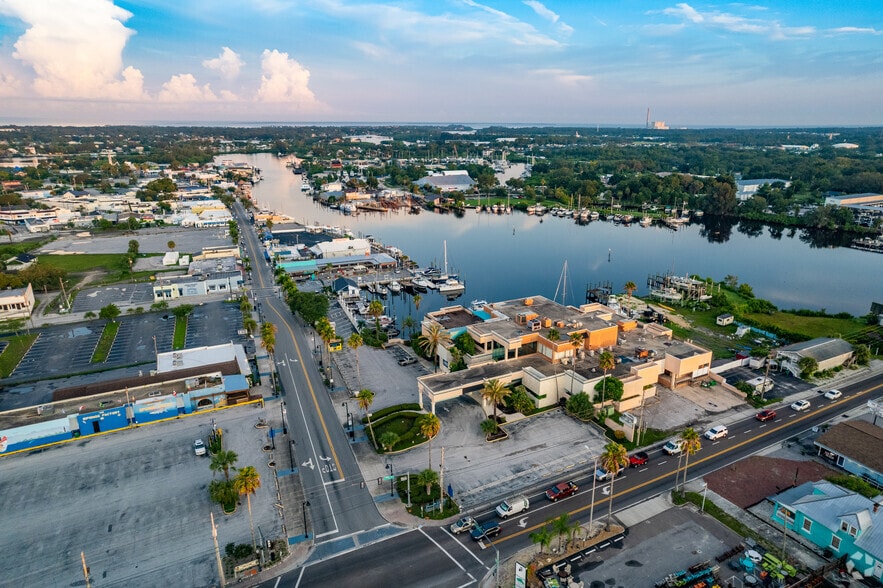 More Photos Of 10 W Dodecanese Blvd, Tarpon Springs General Retail For Sale