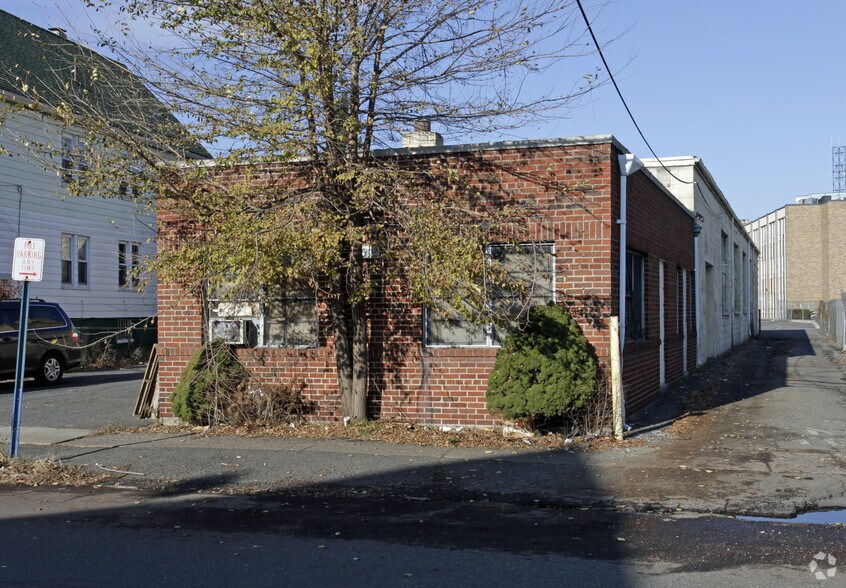 More Photos Of 92 Kansas St, Hackensack Warehouse For Lease