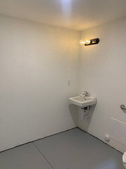 More Photos Of 18515 Old Statesville Rd, Cornelius Light Distribution For Lease