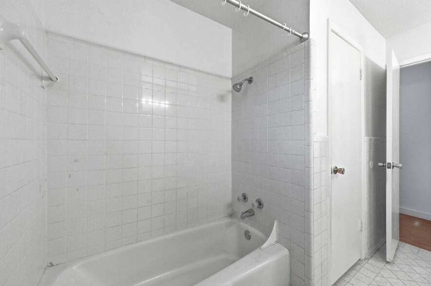 More Photos Of 1927 W Arkansas Ln, Pantego Light Manufacturing For Sale