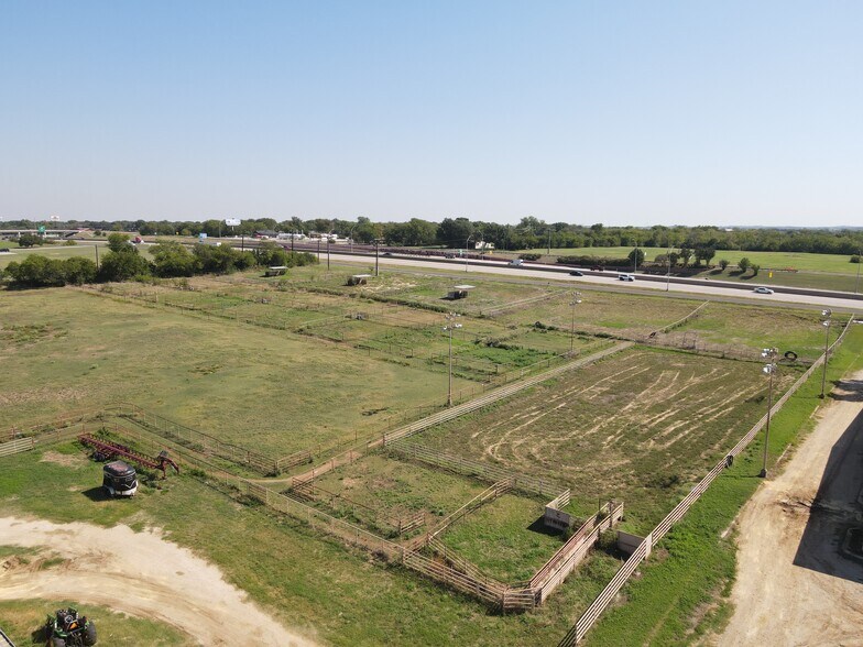 More Photos Of 2001 Stemmons Service, Sanger Land For Sale