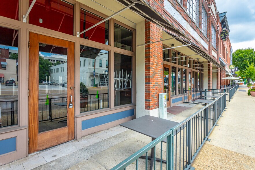 More Photos Of 420 Broad St, Chattanooga Storefront For Lease