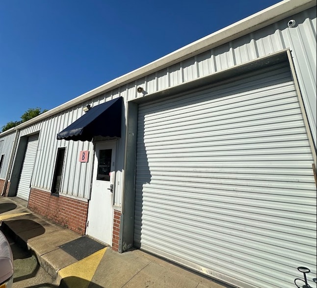 Primary Photo Of 1975 Mall Blvd, Auburn Warehouse For Lease