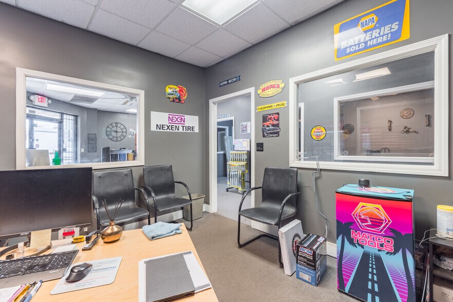 More Photos Of 111 N 12th St, West Columbia General Retail For Sale