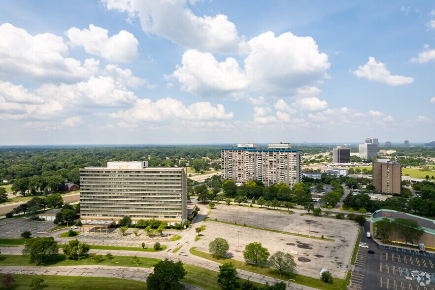 More Photos Of 16400 J.L. Hudson Dr, Southfield Hotel For Sale