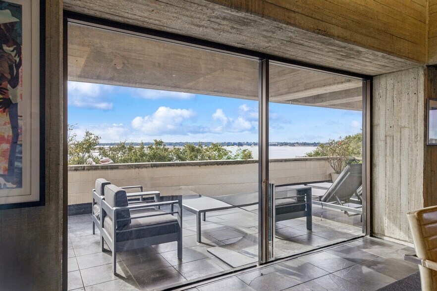 More Photos Of 916 Bay St, Beaufort Office For Sale